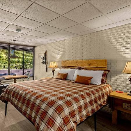 Stonegate Lodge Bed, Wifi, 50In Roku Tv, Salt Water Pool Room #109 Eureka Springs Exteriér fotografie