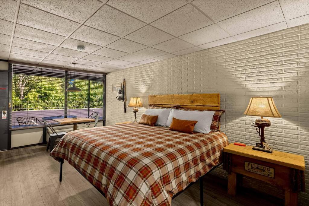 Stonegate Lodge Bed, Wifi, 50In Roku Tv, Salt Water Pool Room #109 Eureka Springs Exteriér fotografie