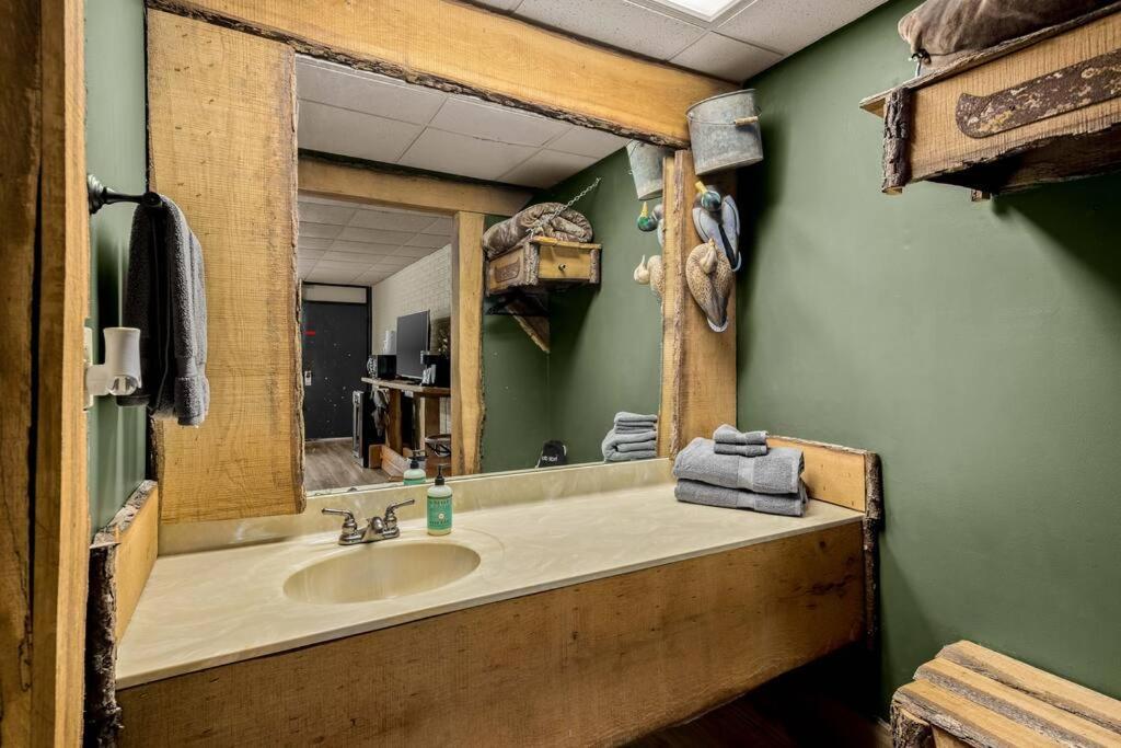 Stonegate Lodge Bed, Wifi, 50In Roku Tv, Salt Water Pool Room #109 Eureka Springs Exteriér fotografie