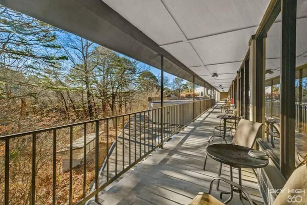 Stonegate Lodge Bed, Wifi, 50In Roku Tv, Salt Water Pool Room #109 Eureka Springs Exteriér fotografie