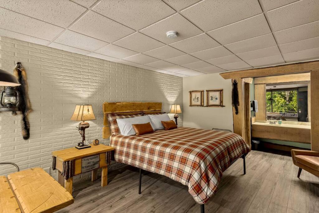 Stonegate Lodge Bed, Wifi, 50In Roku Tv, Salt Water Pool Room #109 Eureka Springs Exteriér fotografie